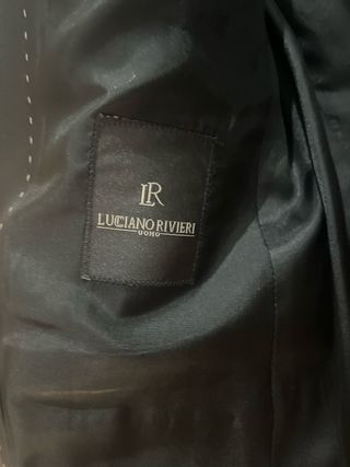 Traje de novio negro acabado brillo