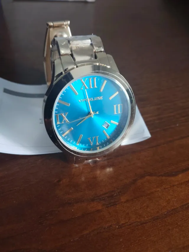 Reloj de pulsera con esfera azul