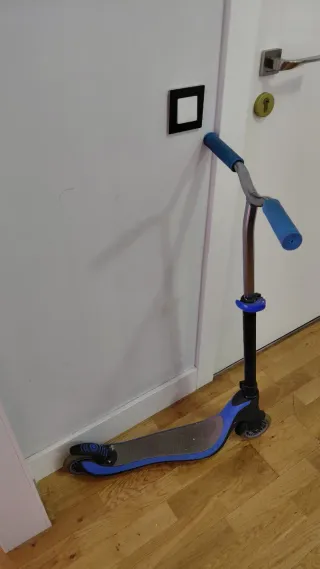 Patinete Infantil Globber Azul.