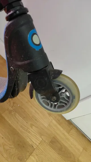 Patinete Infantil Globber Azul.