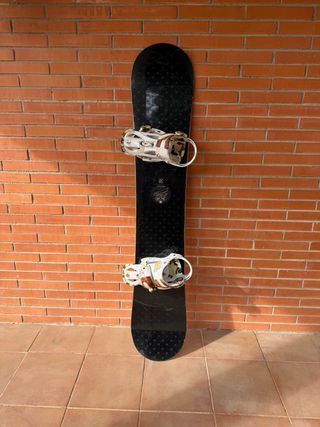 Tabla Snow Forum 158cm + Fijaciones Burton