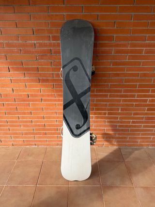 Tabla Snow Forum 158cm + Fijaciones Burton
