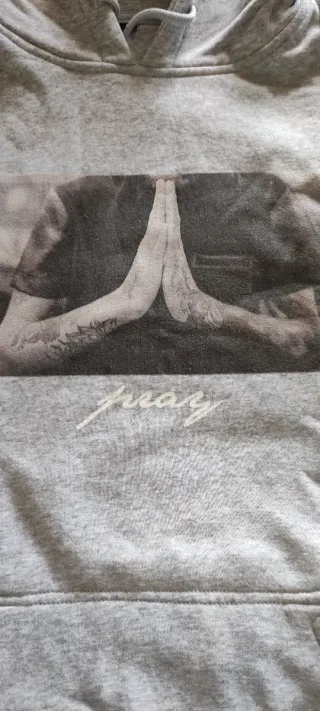 Sudadera con capucha gris Pray