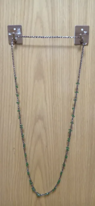 Collar crochet plateado con piedras verdes