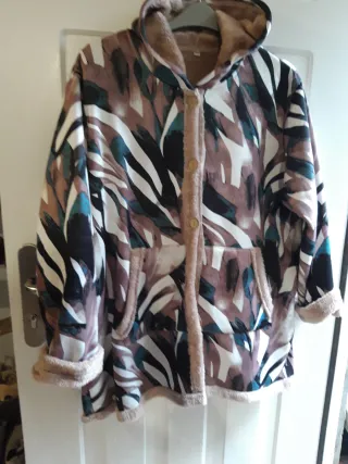 Abrigo con pelo estampado