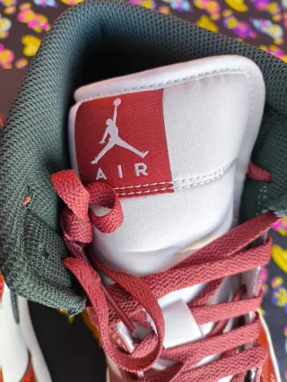 Jordan 1 Mid