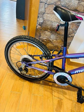 Bicicleta niña morada