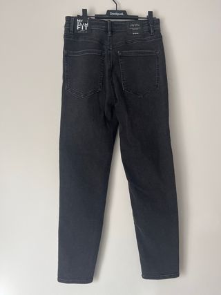 Pantalón vaquero Stradivarius Mom Slim Fit M