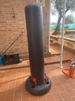 Saco de boxeo de pie negro