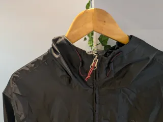 Chubasquero Decathlon Negro