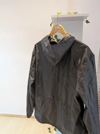 Chubasquero Decathlon Negro