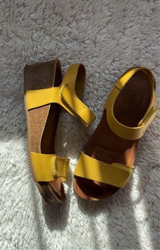 Sandalias amarillas cuña (Yuma)
