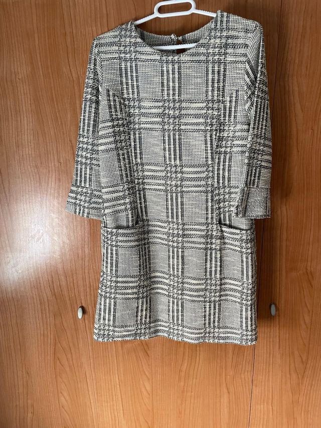 Vestido de cuadros gris y blanco