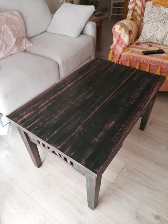 Mesa baja de salón de madera pintada a mano