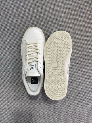 Zapatillas Veja Mujer Blancas Logo Gris