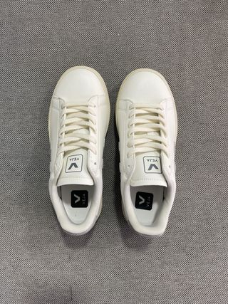 Zapatillas Veja Mujer Blancas Logo Gris