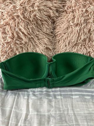 Bikini verde sin tirantes