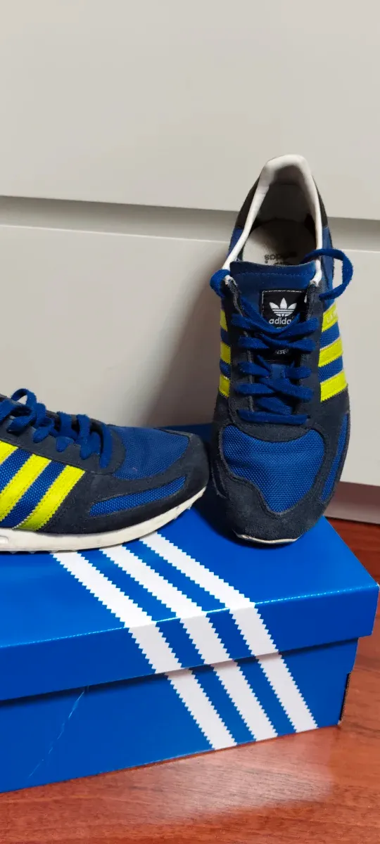 Zapatillas Adidas Azul y Amarillo