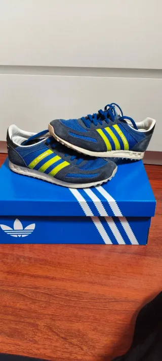 Zapatillas Adidas Azul y Amarillo
