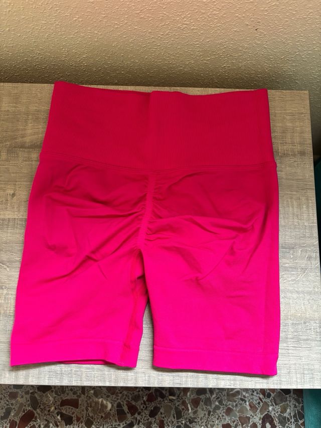 Pantalón corto deportivo rosa talla S