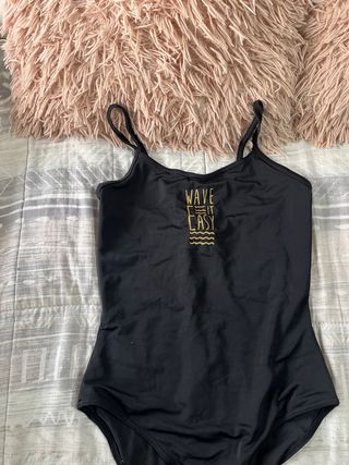 Bañador negro con detalle dorado