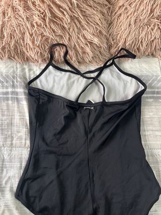 Bañador negro con detalle dorado