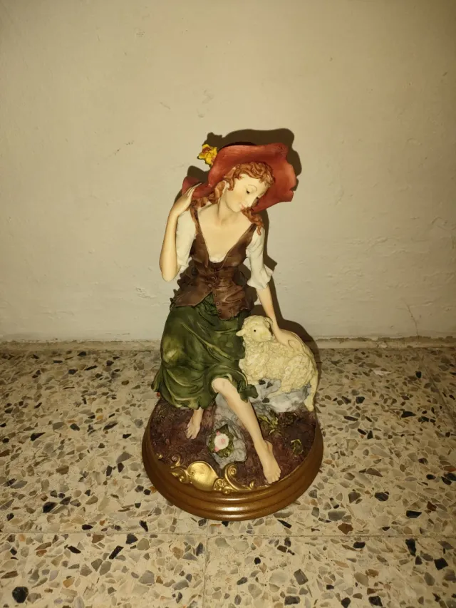 Figura decorativa pastora y oveja