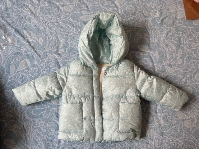 Abrigo de bebé calentito con estampado floral