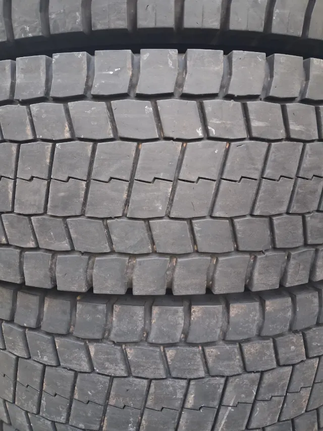 Neumáticos 245/70 R 17.5