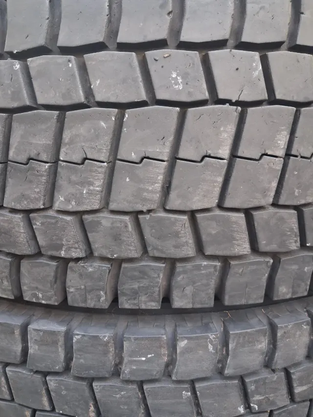 Neumáticos 245/70 R 17.5