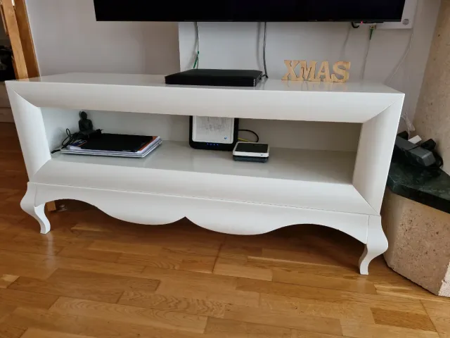 Mesa TV blanca estilo moderno