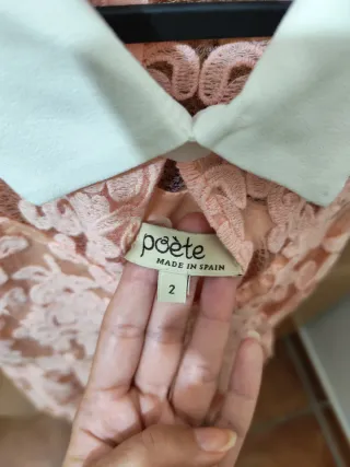 Vestido de encaje rosa y blanco