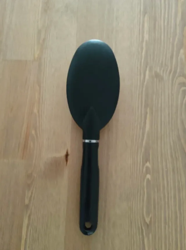 Cepillo para el pelo ovalado negro