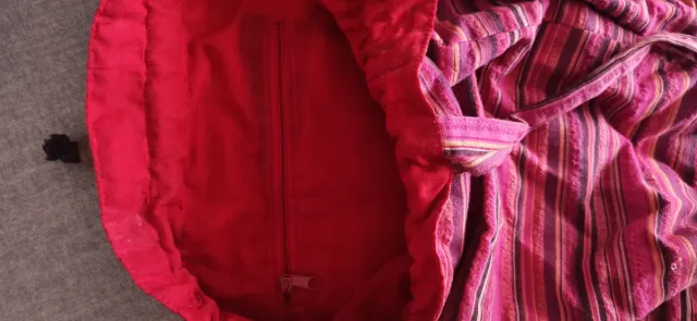 Mochila de tela con rayas rosas