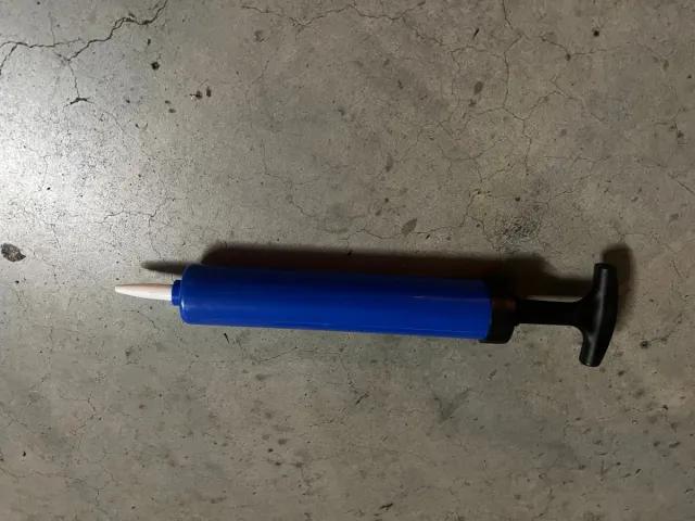 Inflador de mano azul