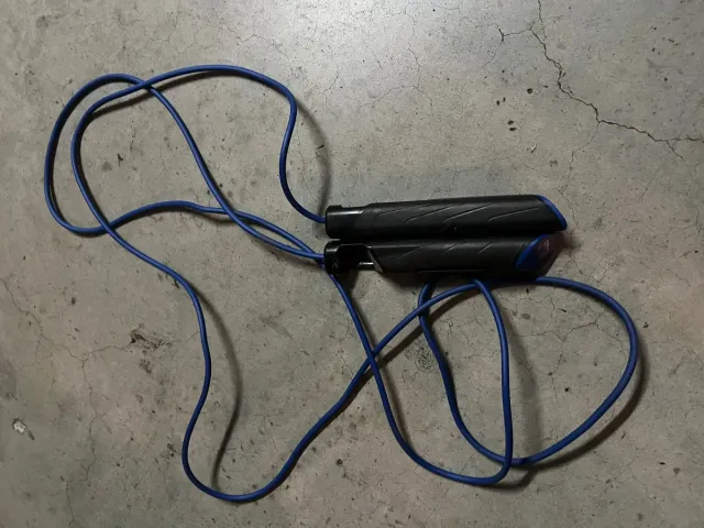 Comba azul con mangos negros