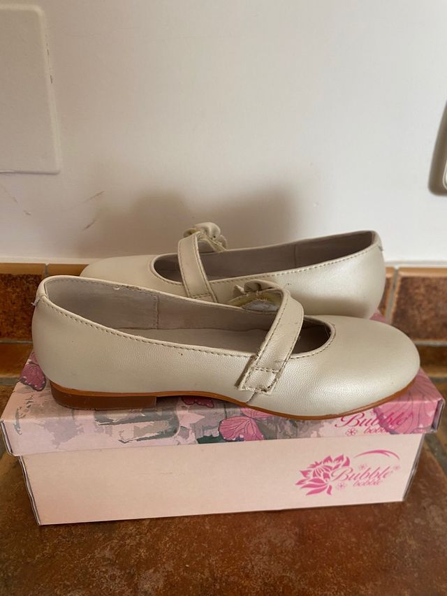 Manoletinas beige con flor