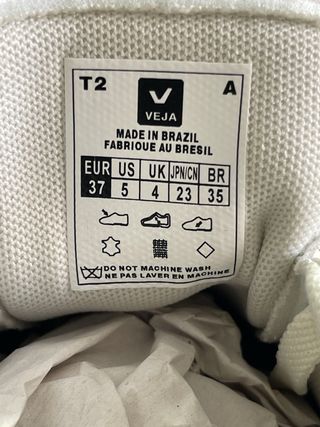 Zapatillas Veja blancas logo gris