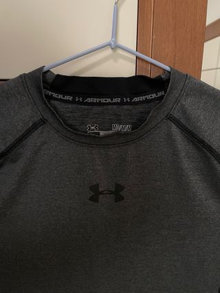 Camiseta compresión Under Armour gris