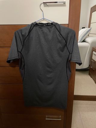 Camiseta compresión Under Armour gris