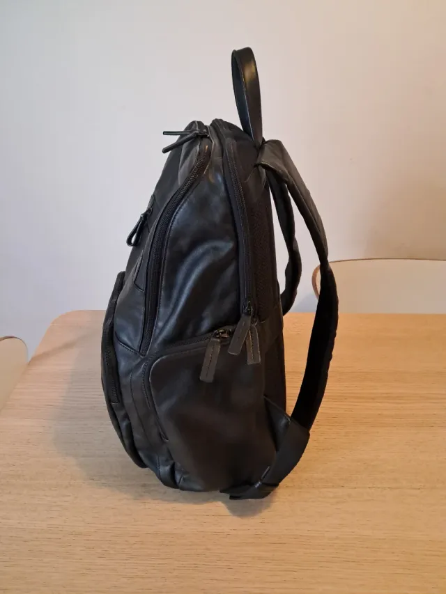 Mochila Piquadro Negra Cuero