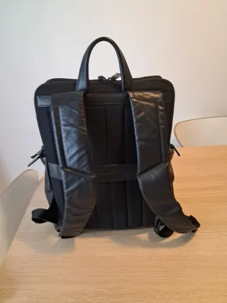 Mochila Piquadro Negra Cuero