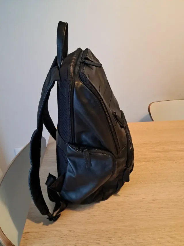 Mochila Piquadro Negra Cuero