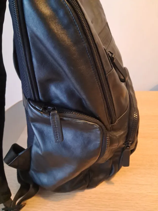 Mochila Piquadro Negra Cuero