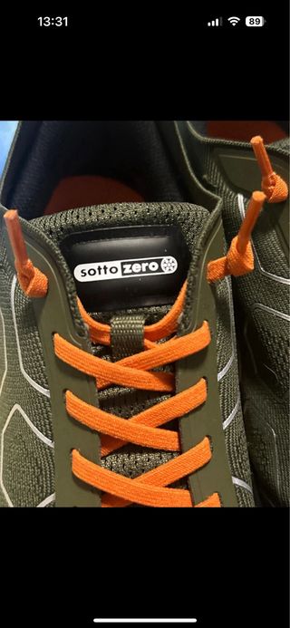 Scarpe antinfortunistiche verdi e arancioni