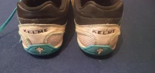 Zapatillas Kelme Blancas y Amarillas Futbol Sala