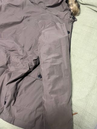 Chaquetón de invierno marrón con capucha