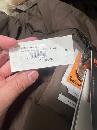 Chaquetón de invierno marrón con capucha