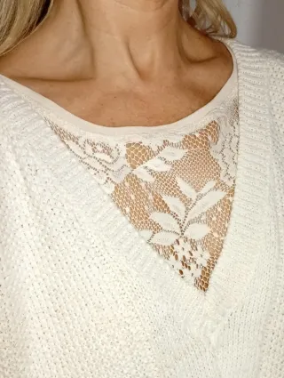 Top encaje beige semitransparente