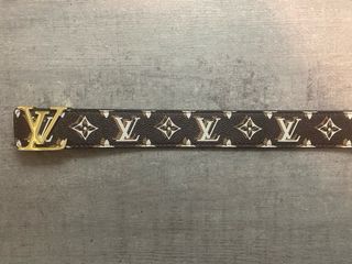 cintura marrone con fibbia dorata